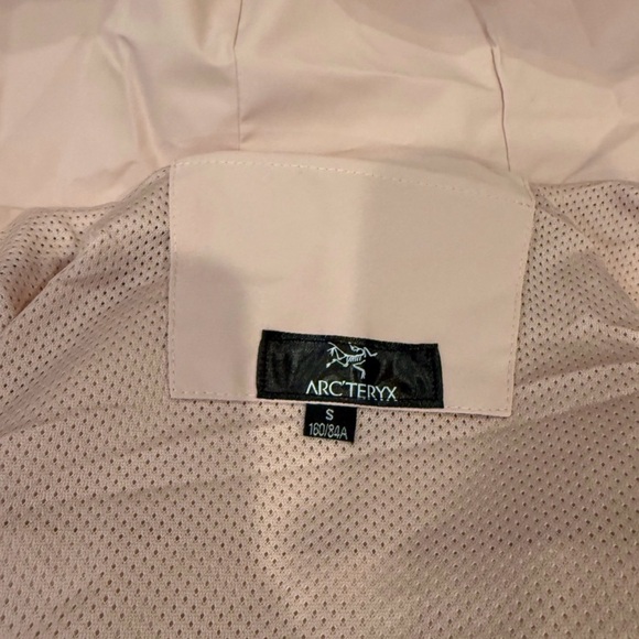 Arc'teryx Light Pink Mesh Jacket - Picture 3 of 6